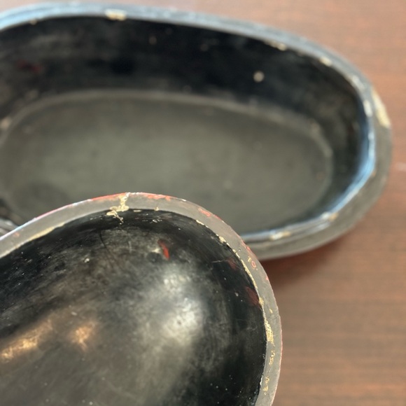 Melon shaped lacquered box. Antique beautiful warm red. Hand painted. - Picture 8 of 9